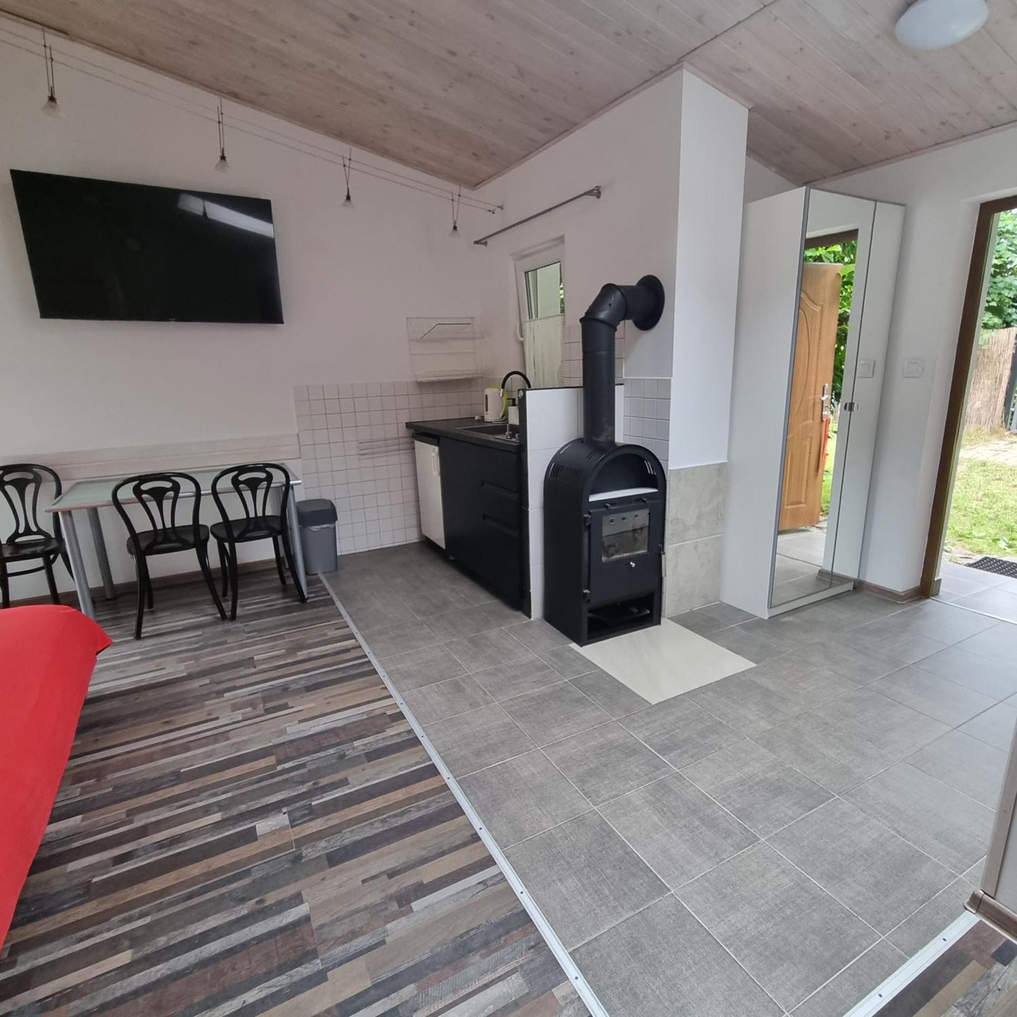 Pokoje I Apartamenty Przy Sosnowej Poddąbie Exterior photo